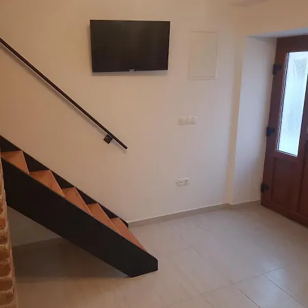 Ela Apartment *